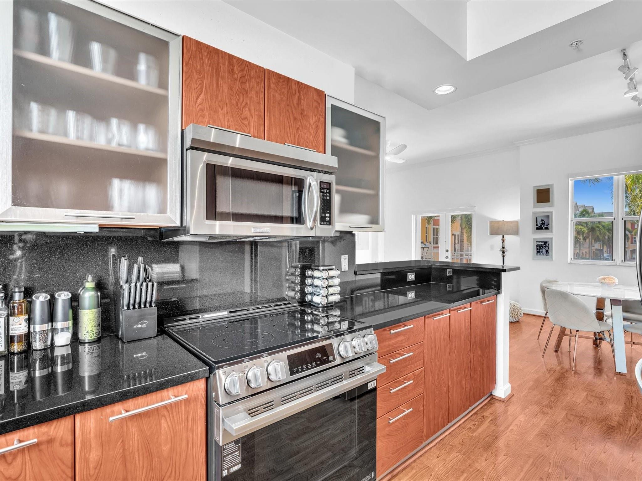 Vintage Lighthouse Point - Residential