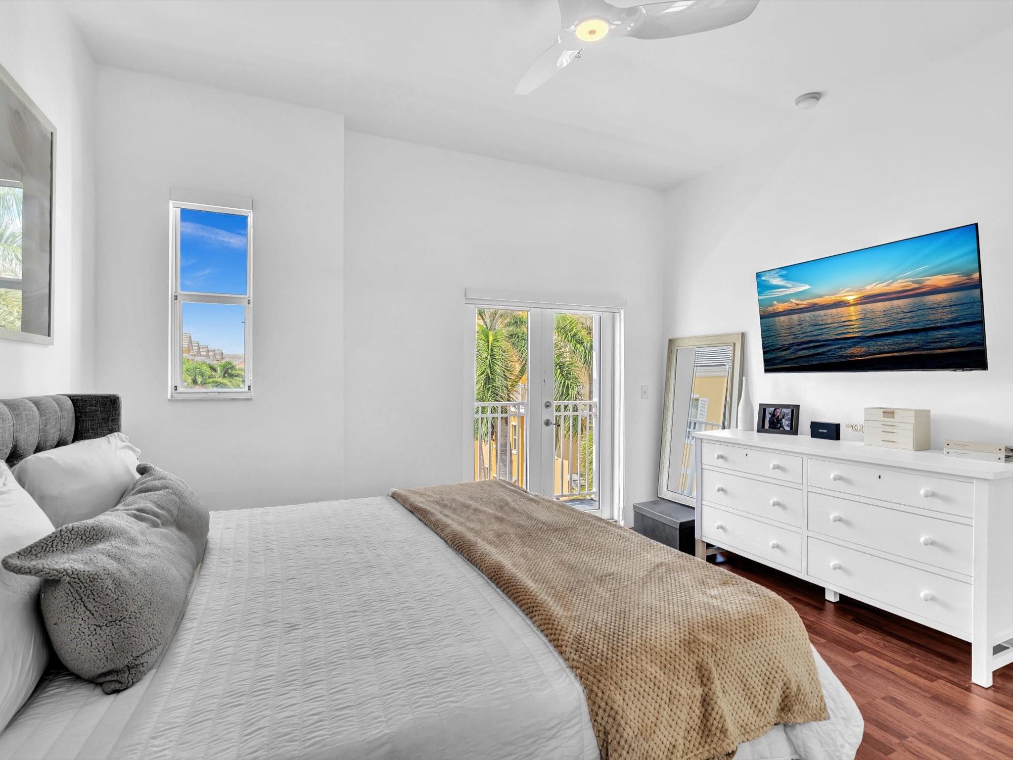 Vintage Lighthouse Point - Residential