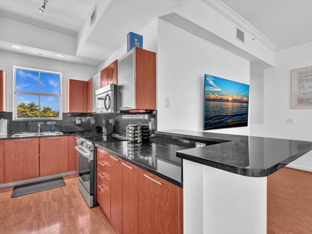 Vintage Lighthouse Point - Residential