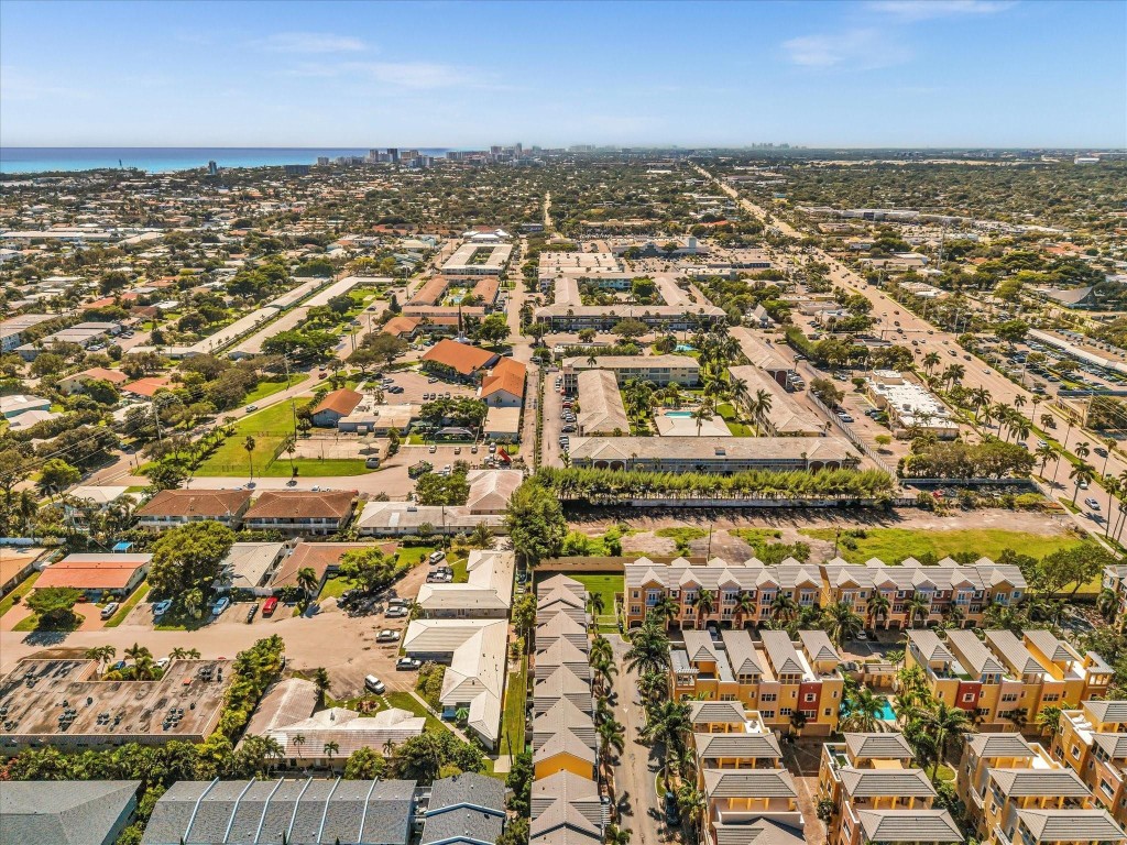 Vintage Lighthouse Point - Residential