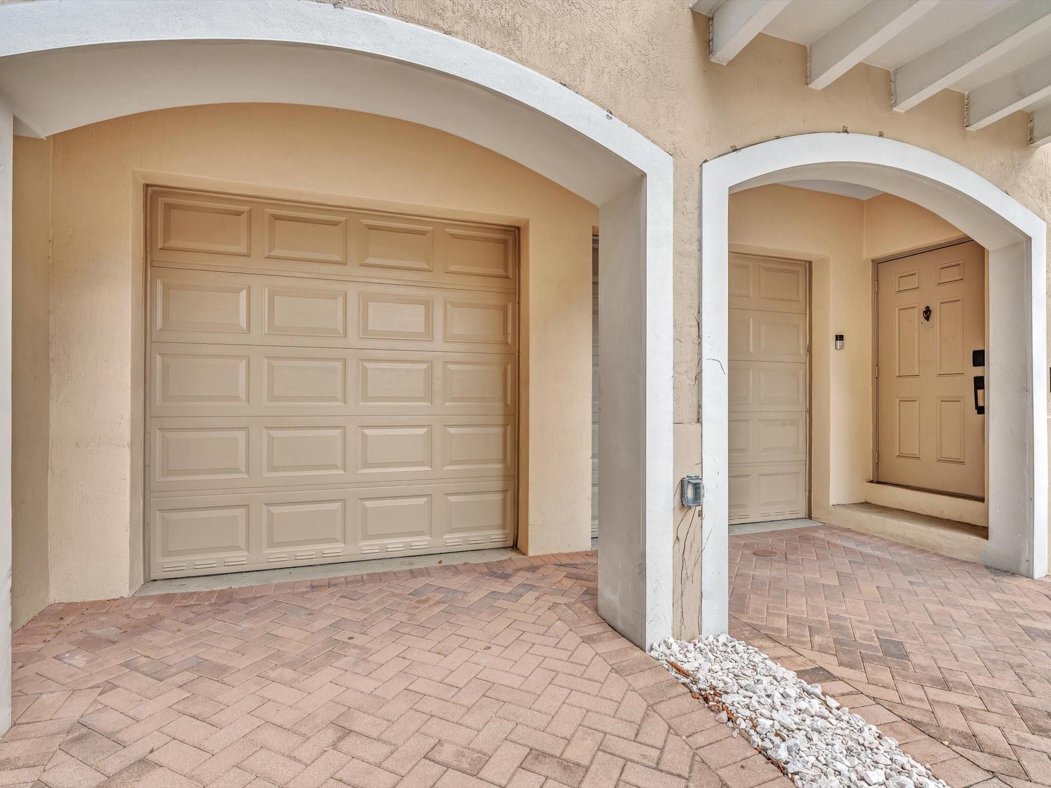 Vintage Lighthouse Point - Residential