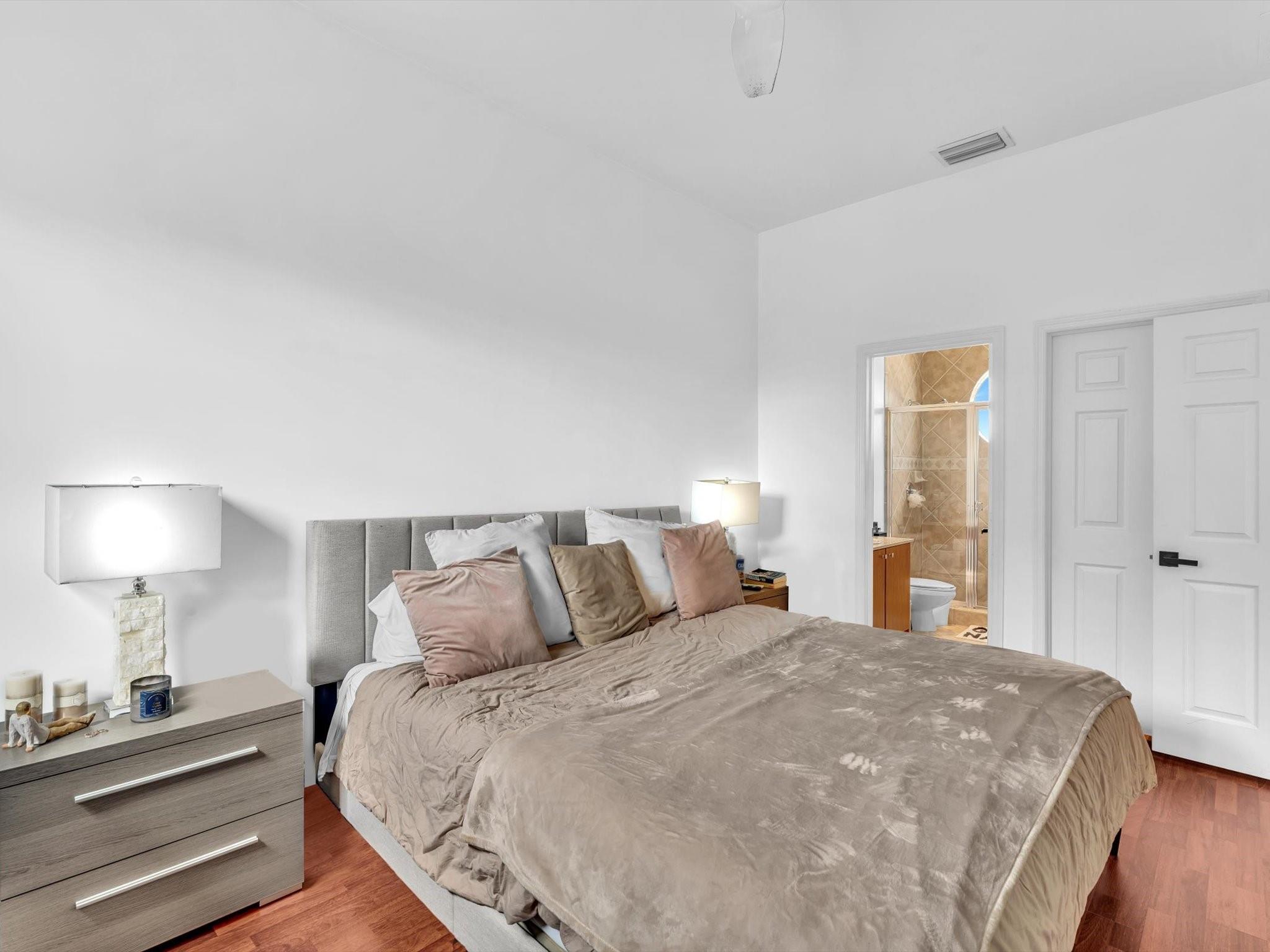 Vintage Lighthouse Point - Residential