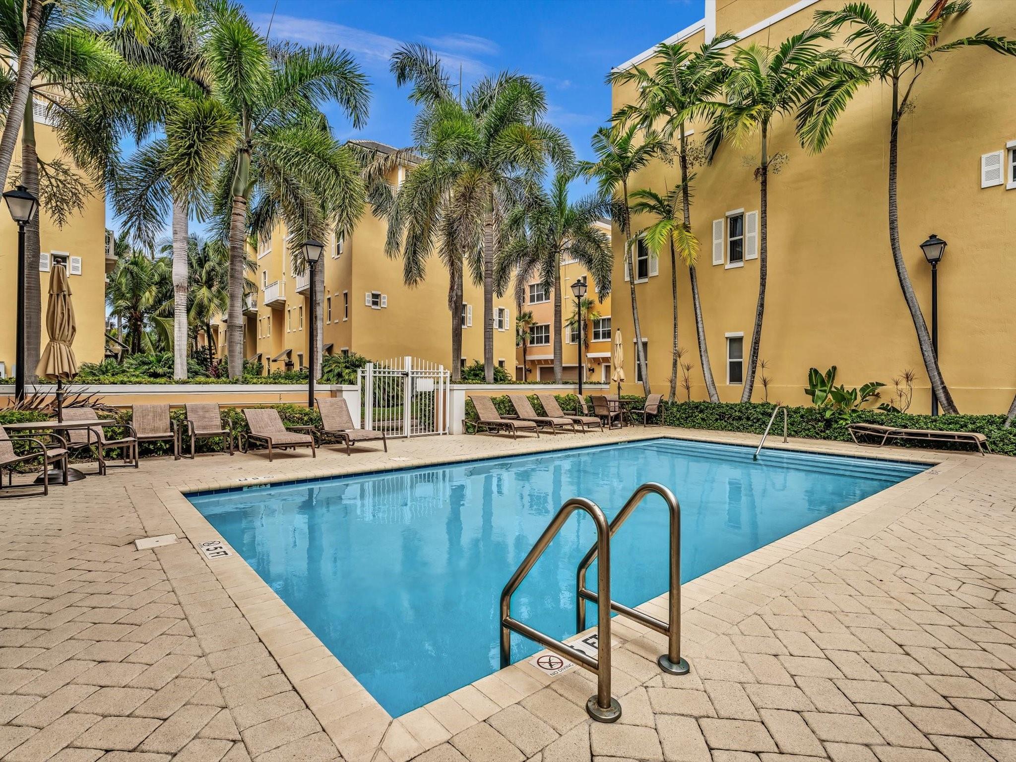 Vintage Lighthouse Point - Residential