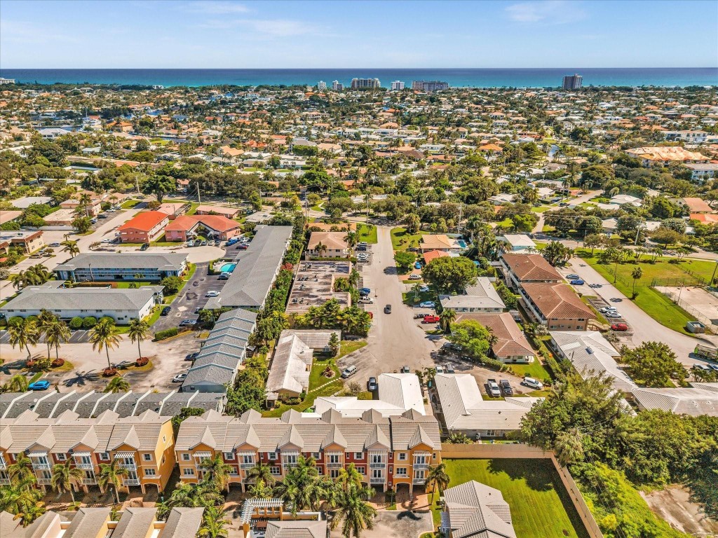 Vintage Lighthouse Point - Residential