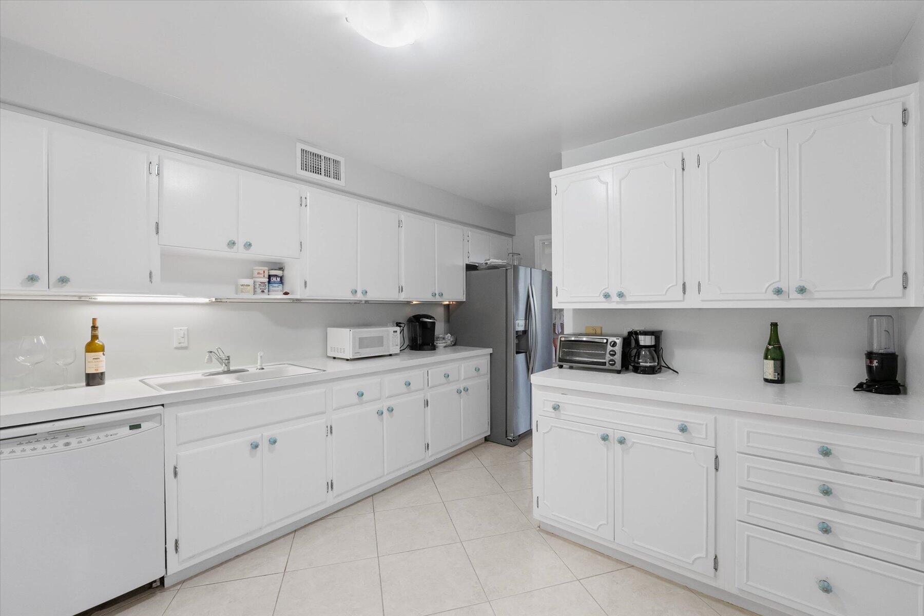 389 S Lake Drive 2f