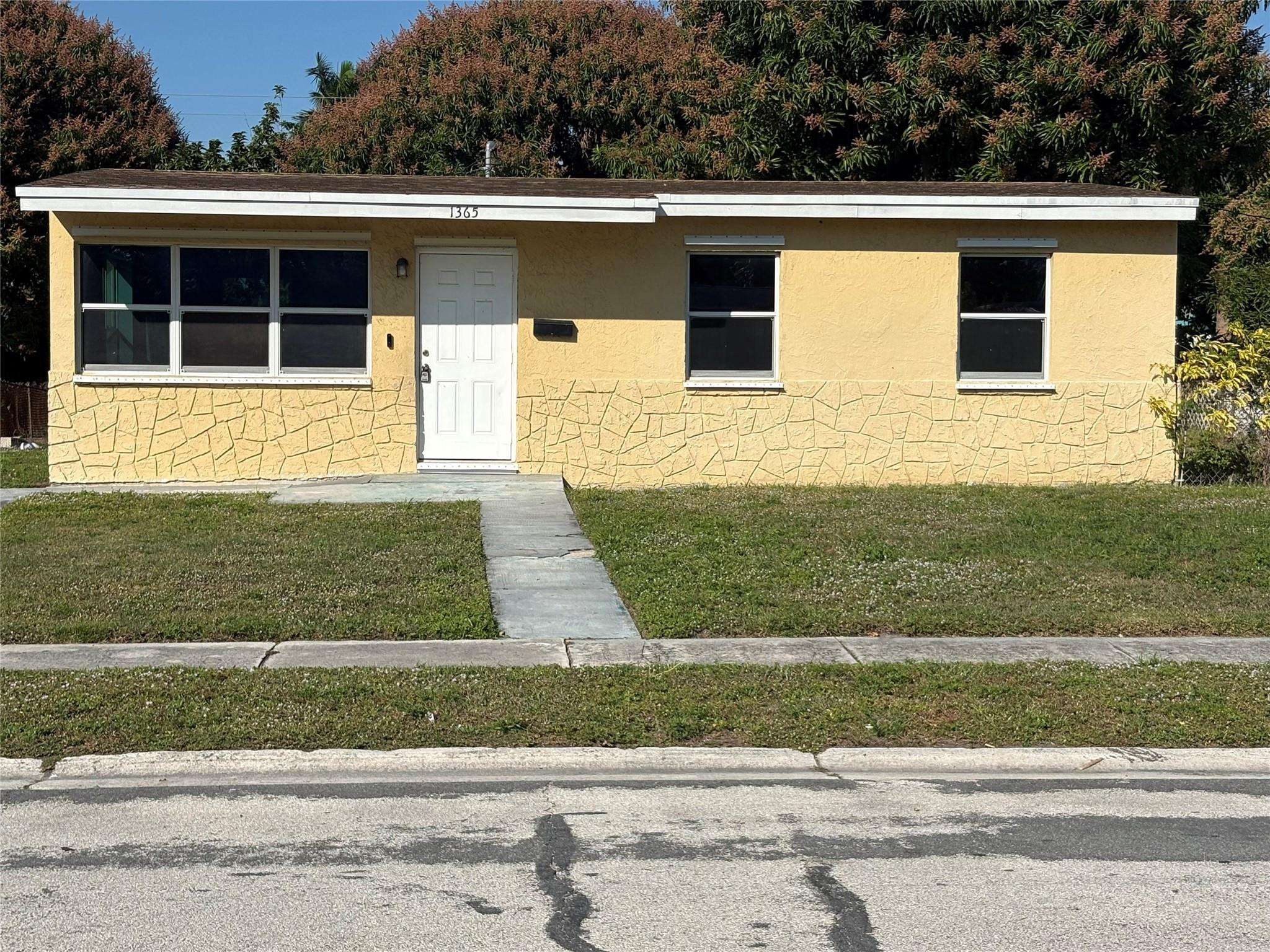 Roosevelt Estates - Residential Lease