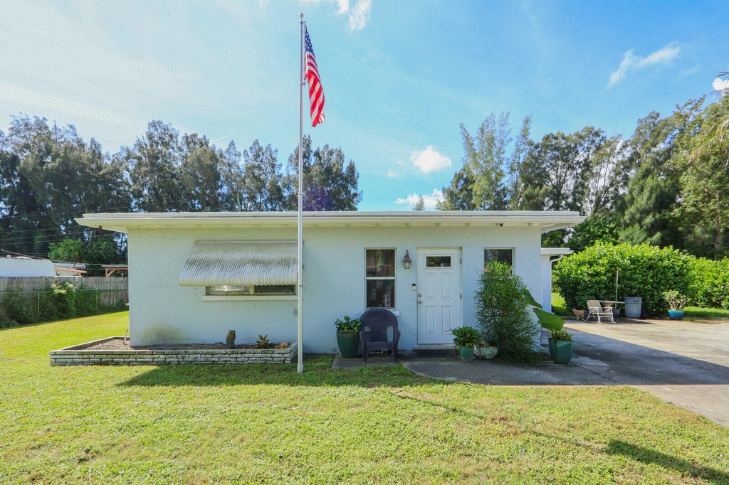 Photo of 2708 CHEROKEE Court, West Palm Beach, FL 33406 (MLS # B26086449)