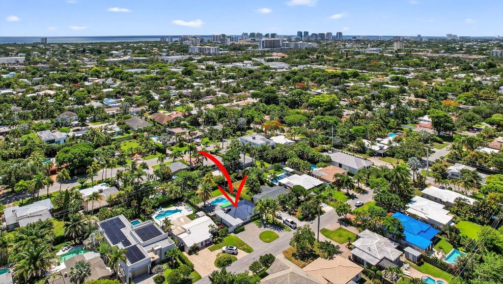 Photo of 1520 NE 16th Avenue, Fort Lauderdale, FL 33304 (MLS # F10511027)