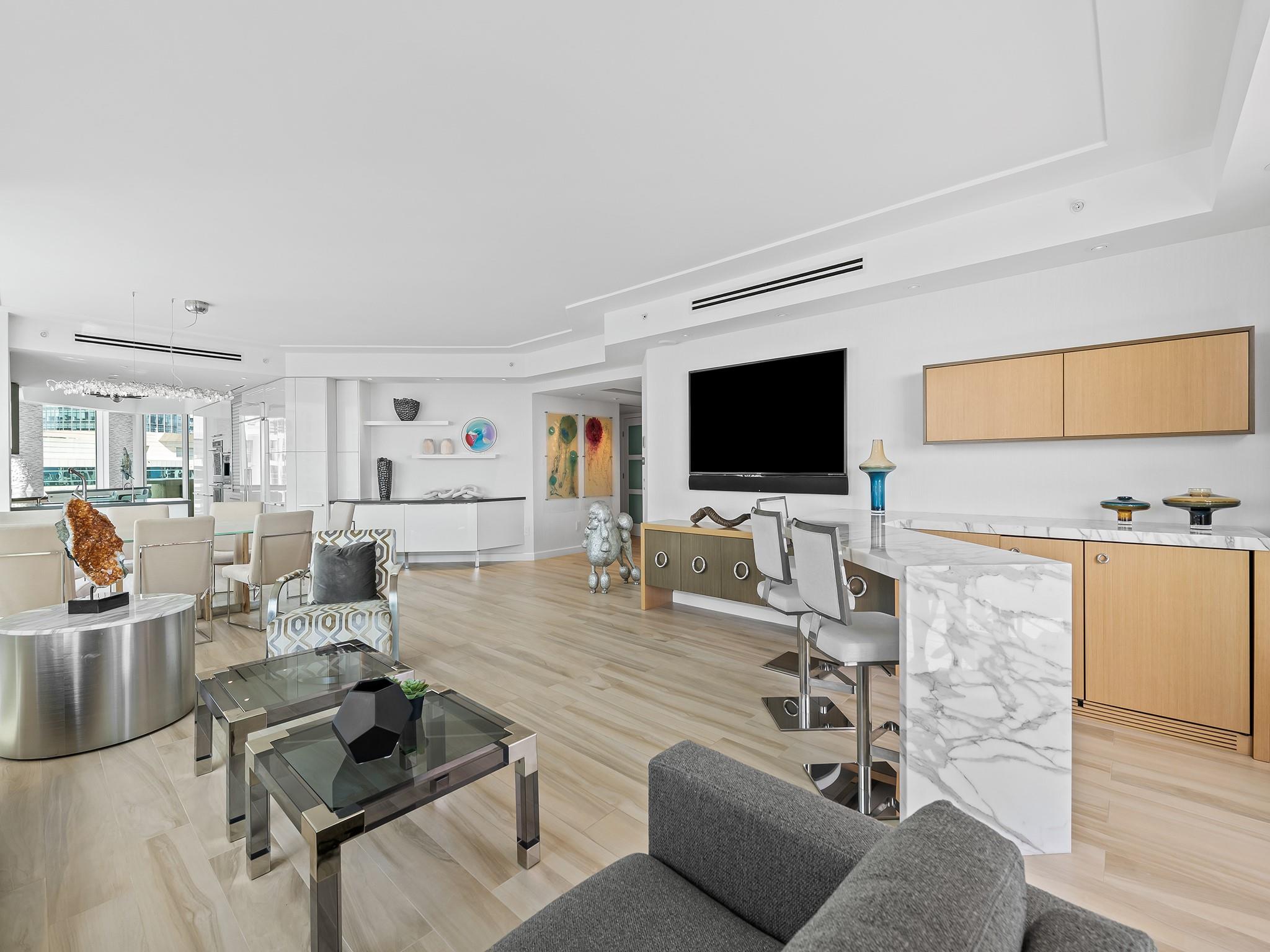 411 N New River Dr 2306
