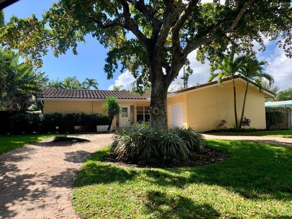 Photo of 3230 Aqua Vista Drive, Pompano Beach, FL 33062 (MLS # B26011714)