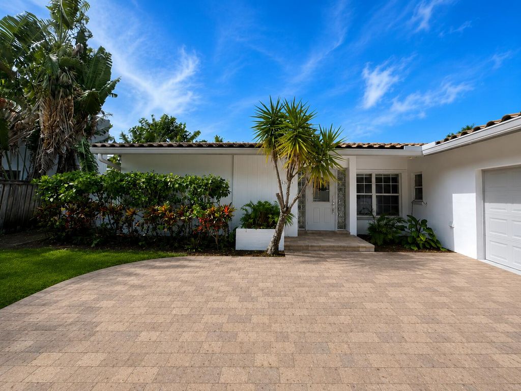 Photo of 3230 Aqua Vista Drive, Pompano Beach, FL 33062 (MLS # B26011714)