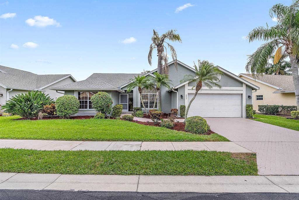 Photo of 257 Moccasin Trail W, Jupiter, FL 33458 (MLS # R10874074)