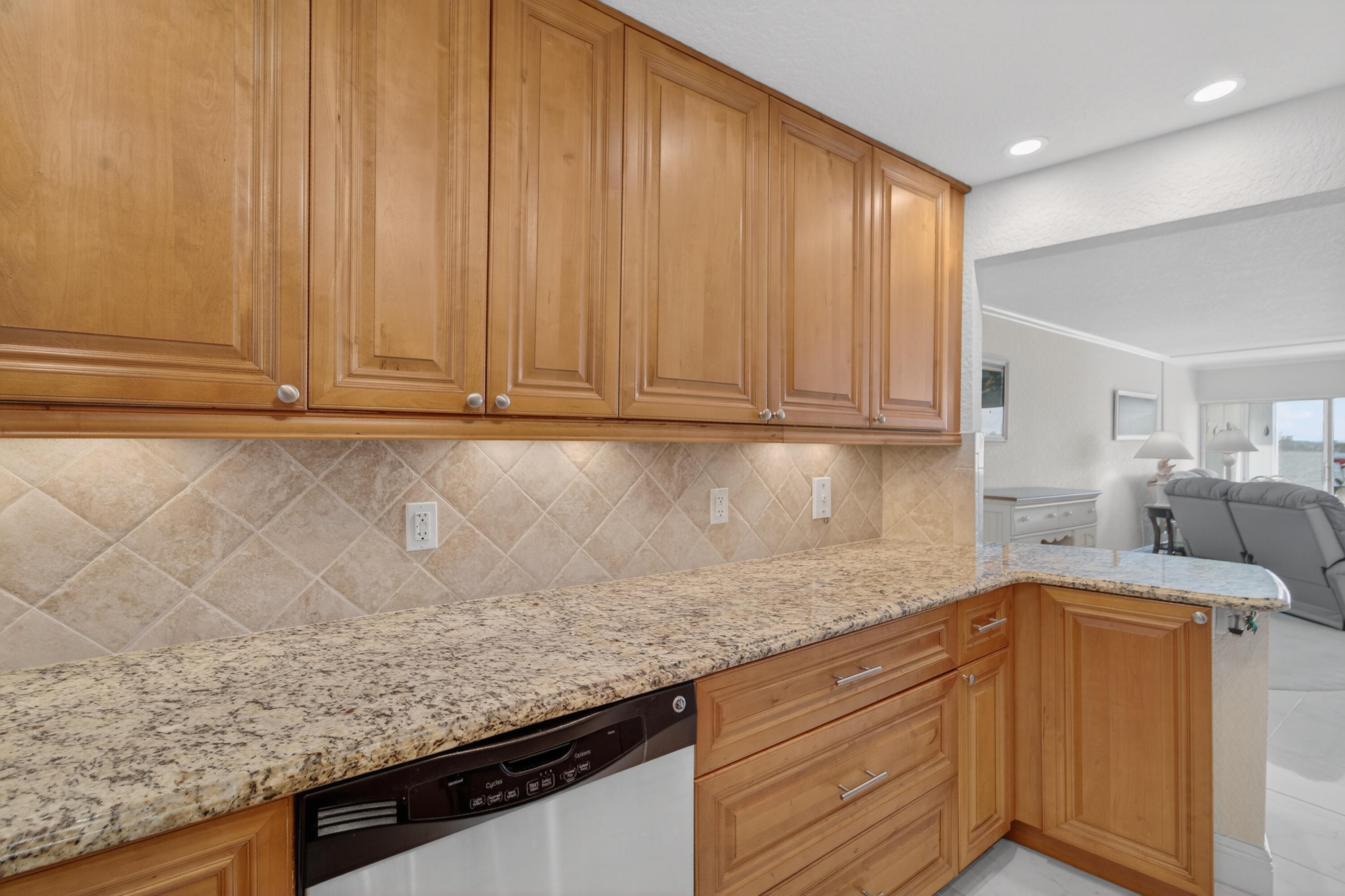 HARBOUR LIGHTS CONDO - Residential