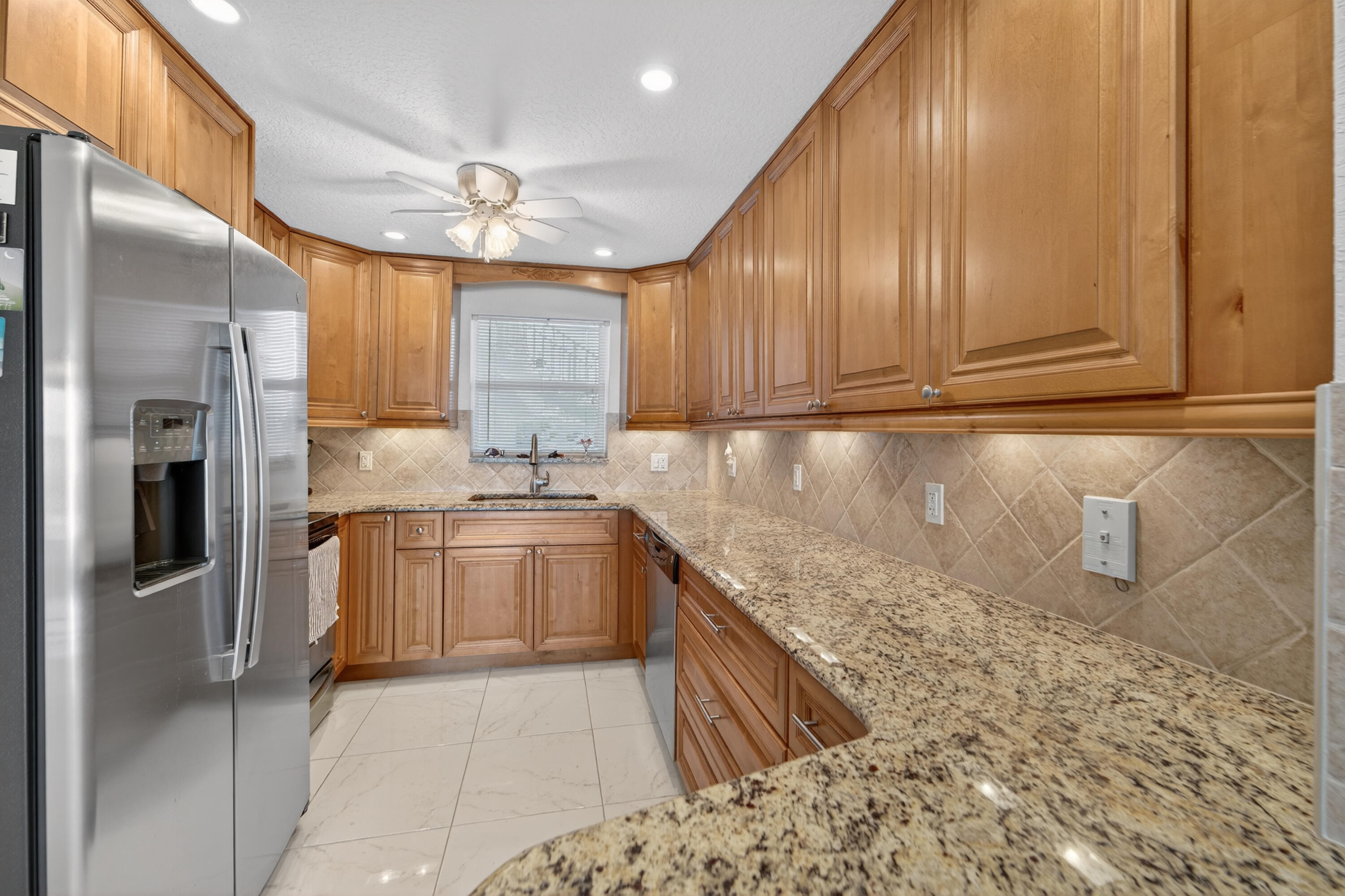 HARBOUR LIGHTS CONDO - Residential