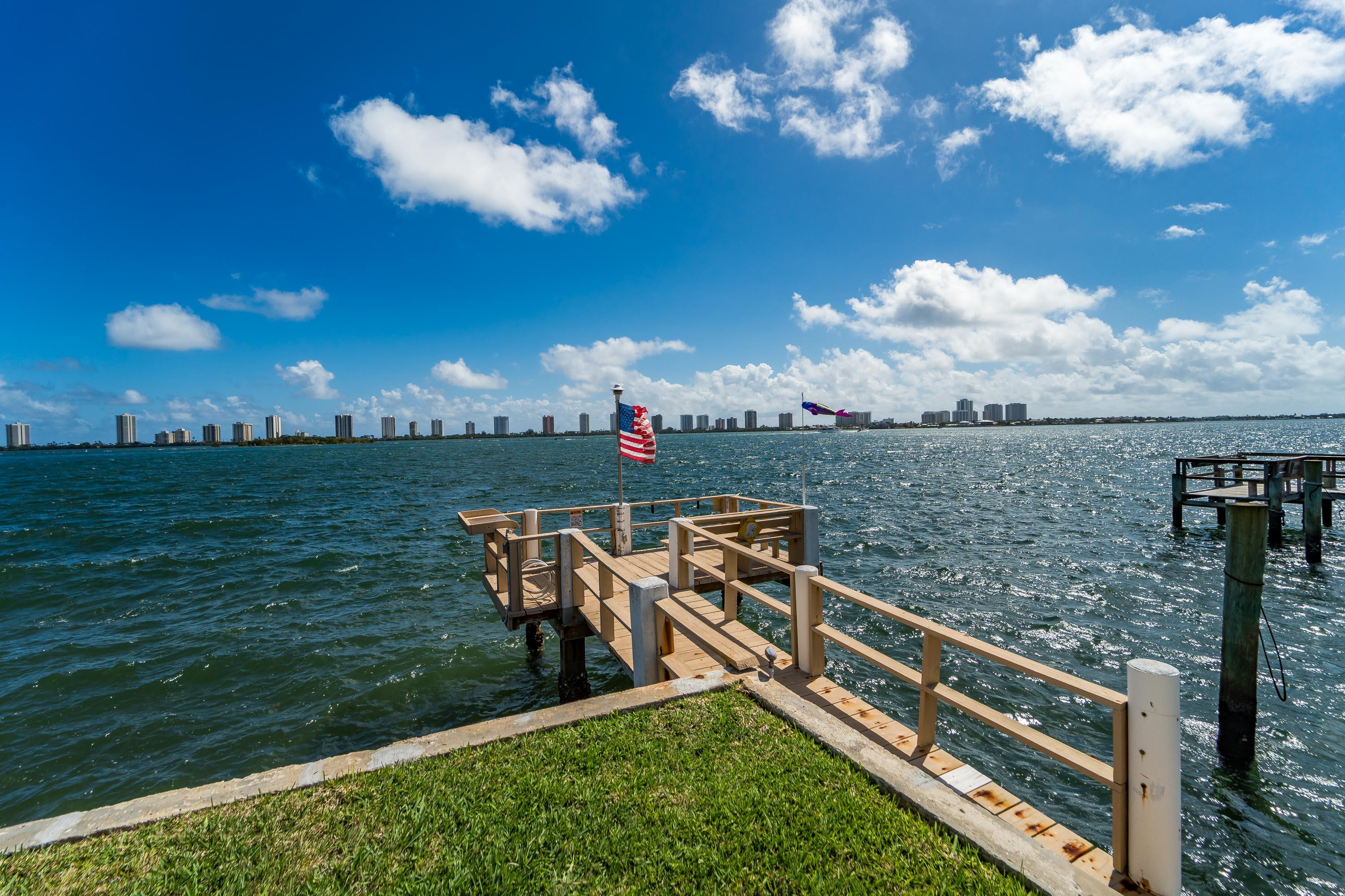 HARBOUR LIGHTS CONDO - Residential