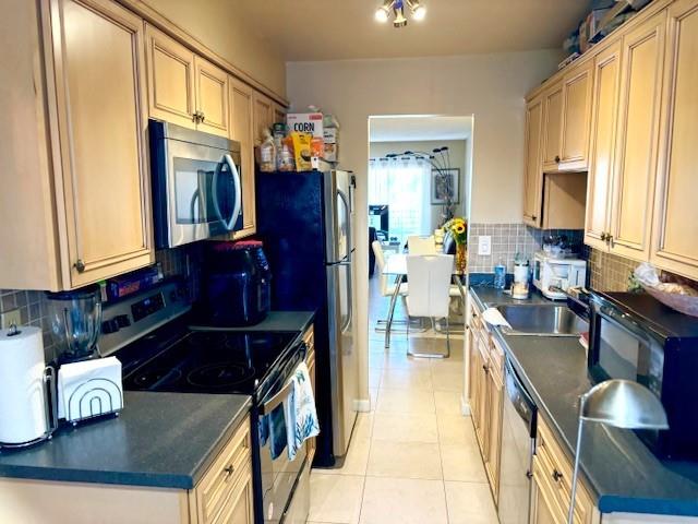 3110 N Pine Island Rd 303