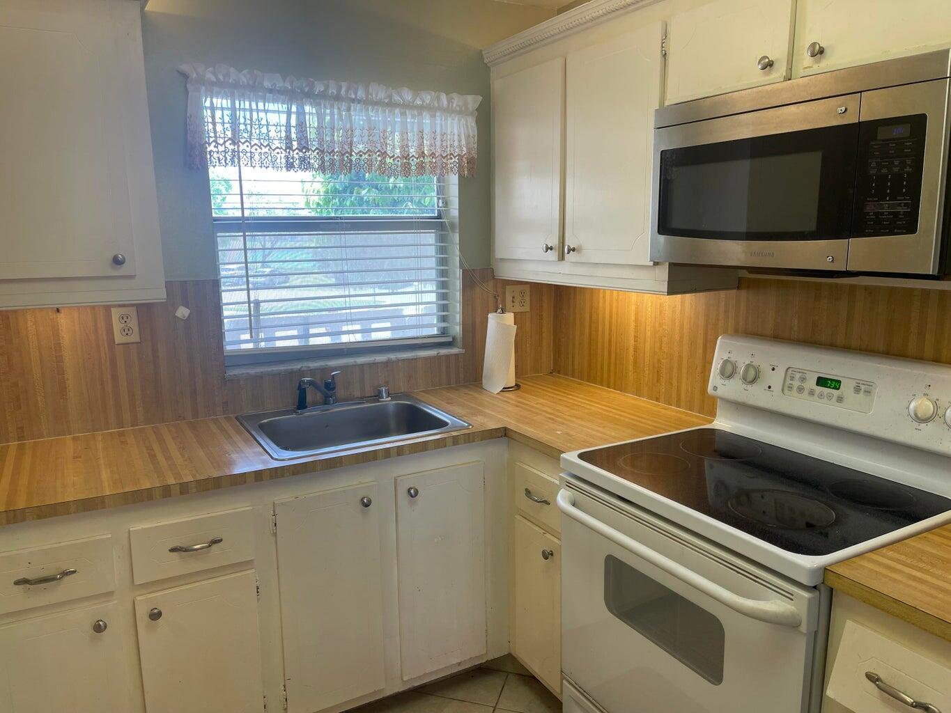 SUNRISE LAKES Phase 3 - Residential