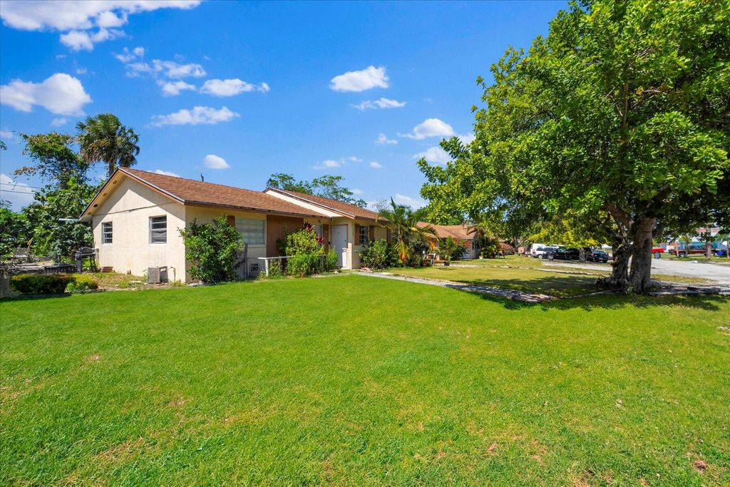 Photo of 3071 SE Clayton Street, Stuart, FL 34997 (MLS # R10961805)