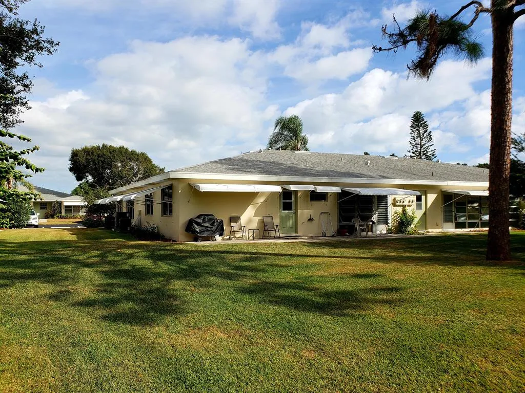 215 Manatee Ln Unit D