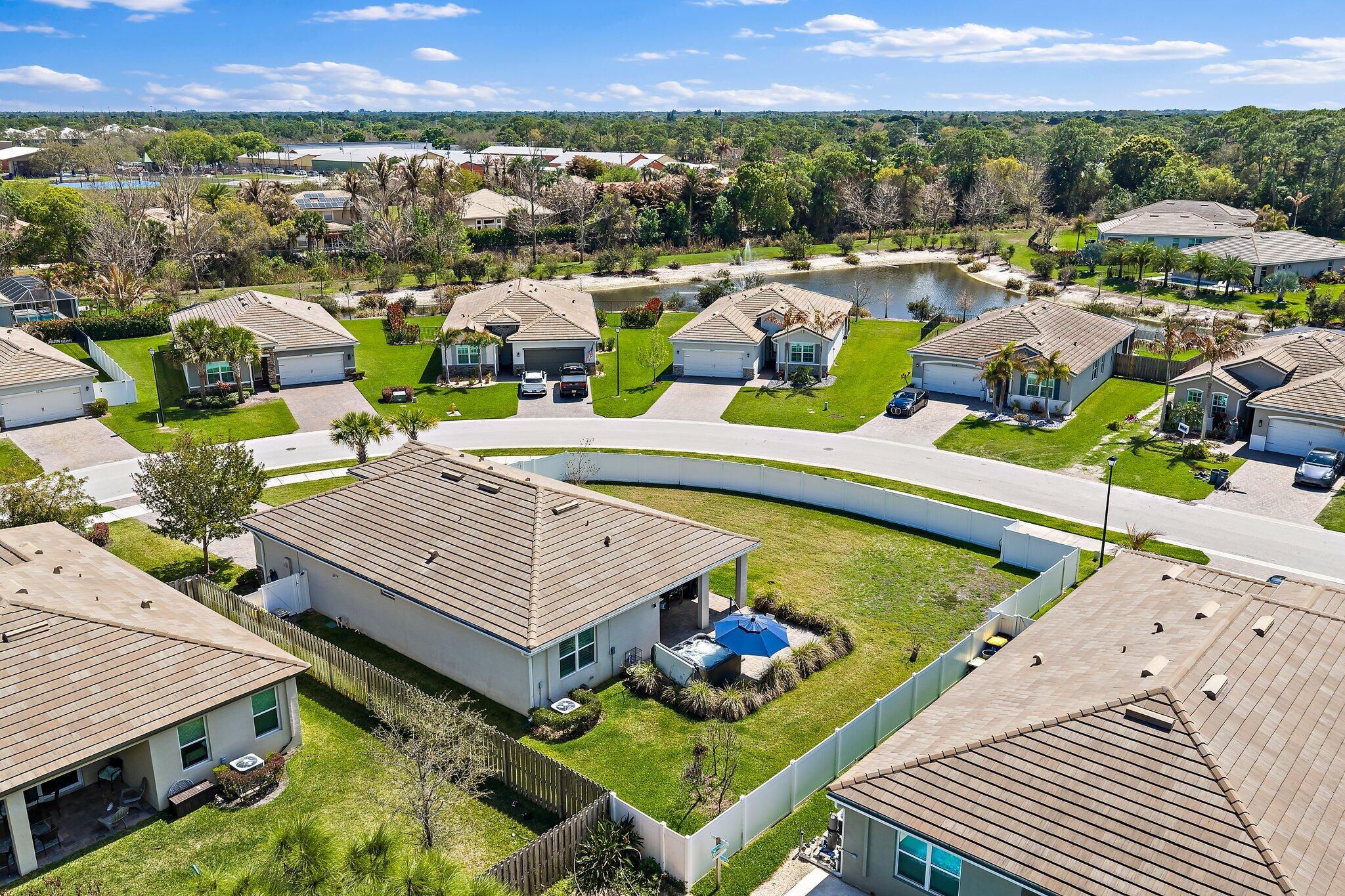 BERRY GROVE - Residential