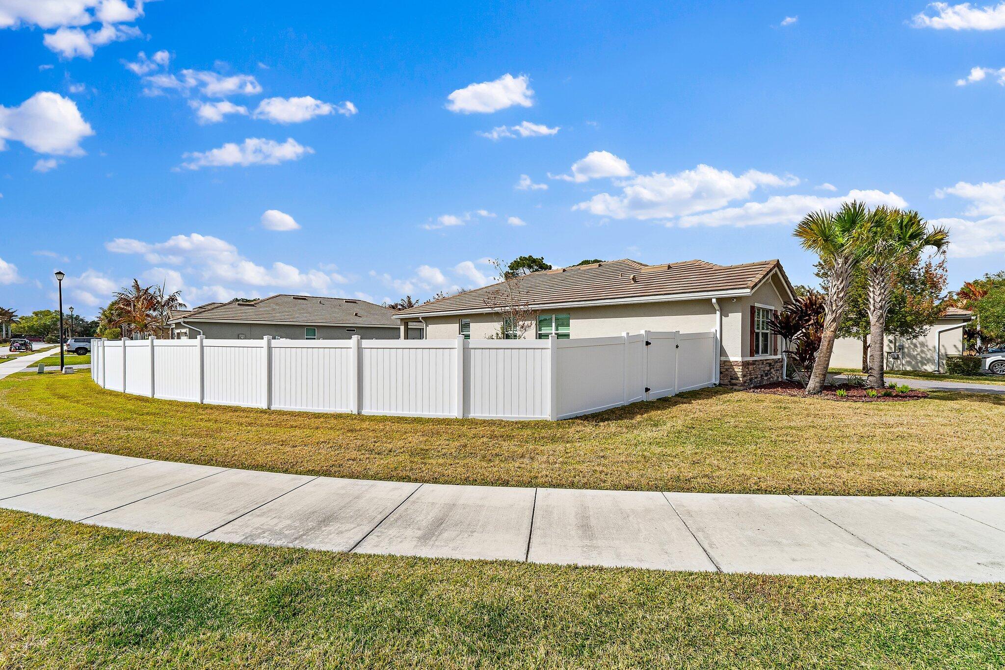 BERRY GROVE - Residential