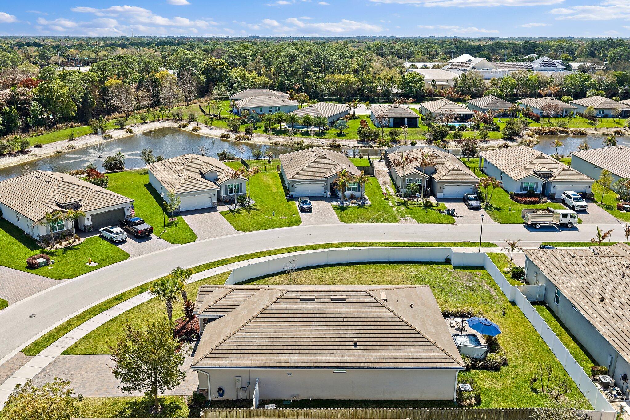 BERRY GROVE - Residential