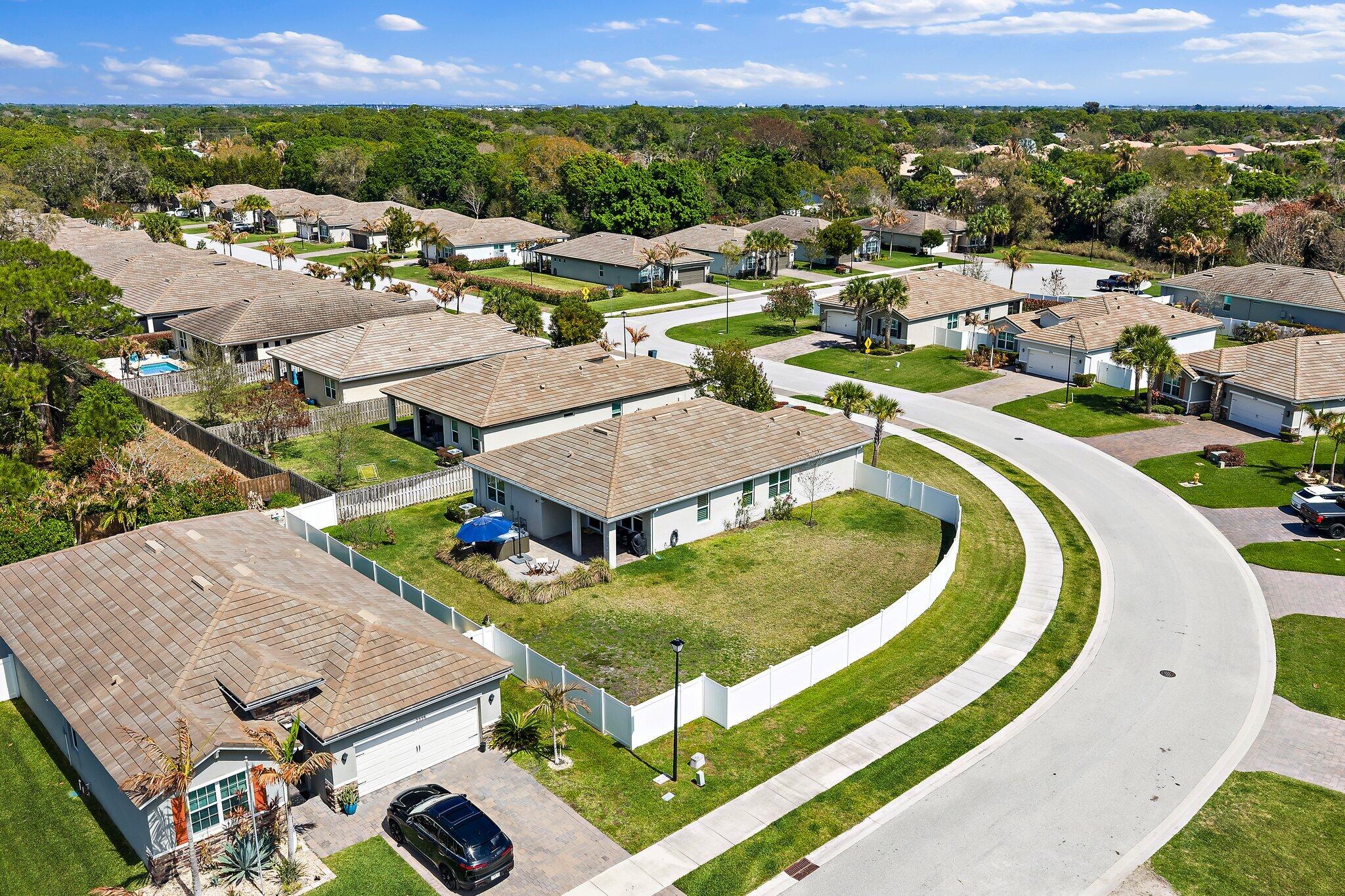 BERRY GROVE - Residential