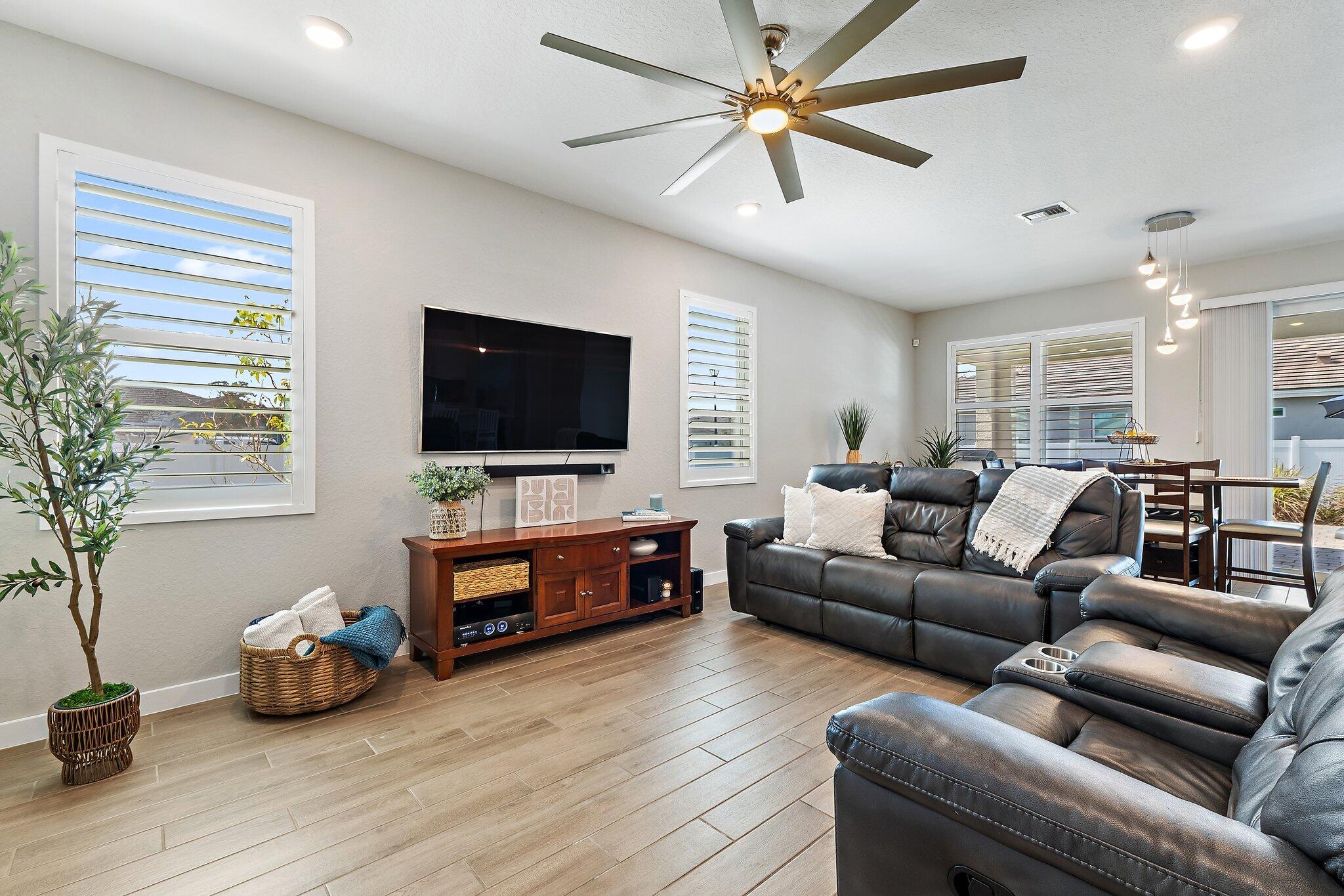 BERRY GROVE - Residential