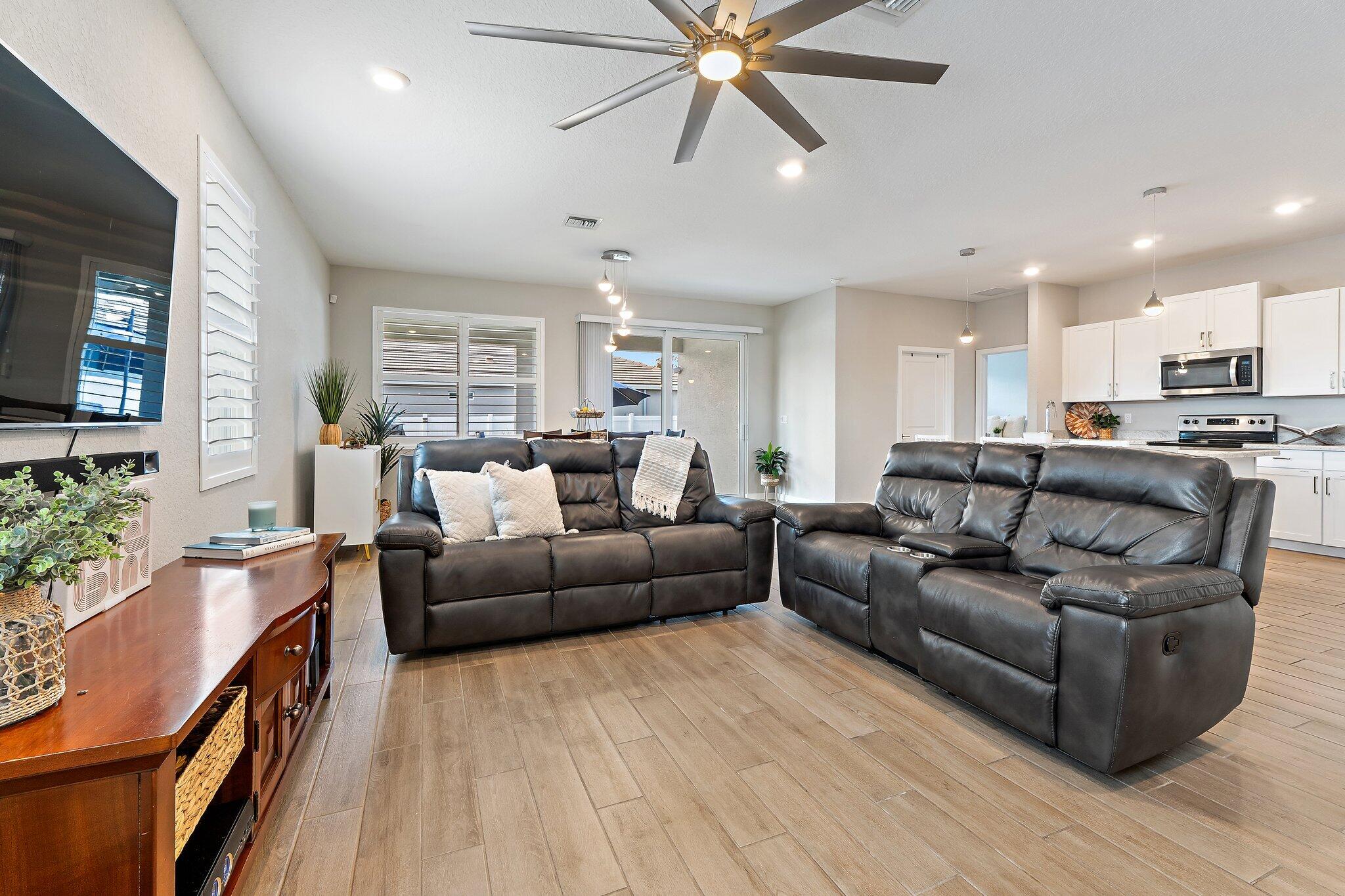 BERRY GROVE - Residential