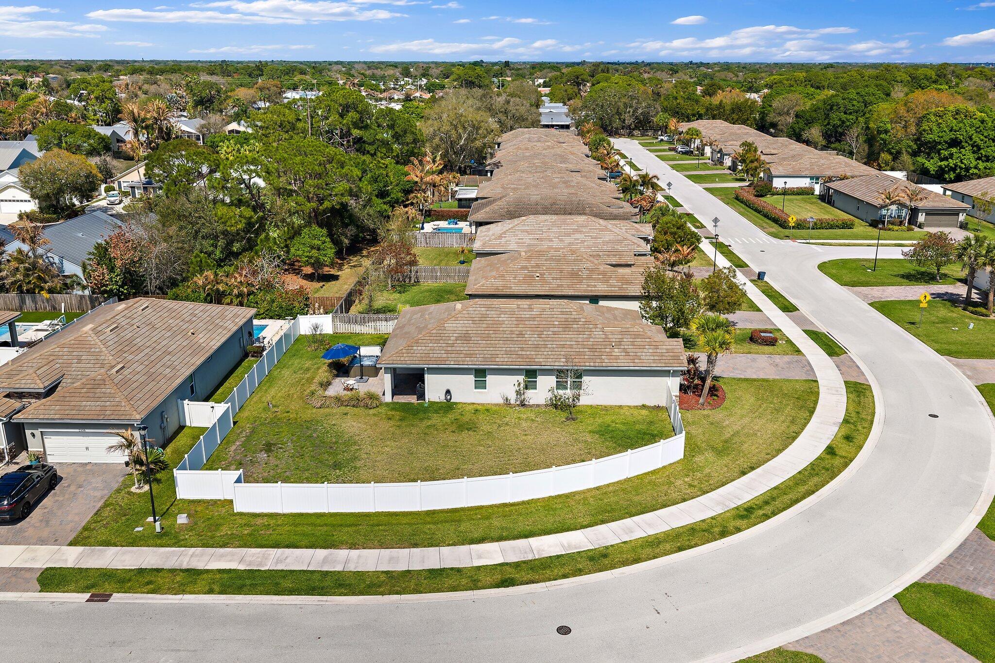 BERRY GROVE - Residential