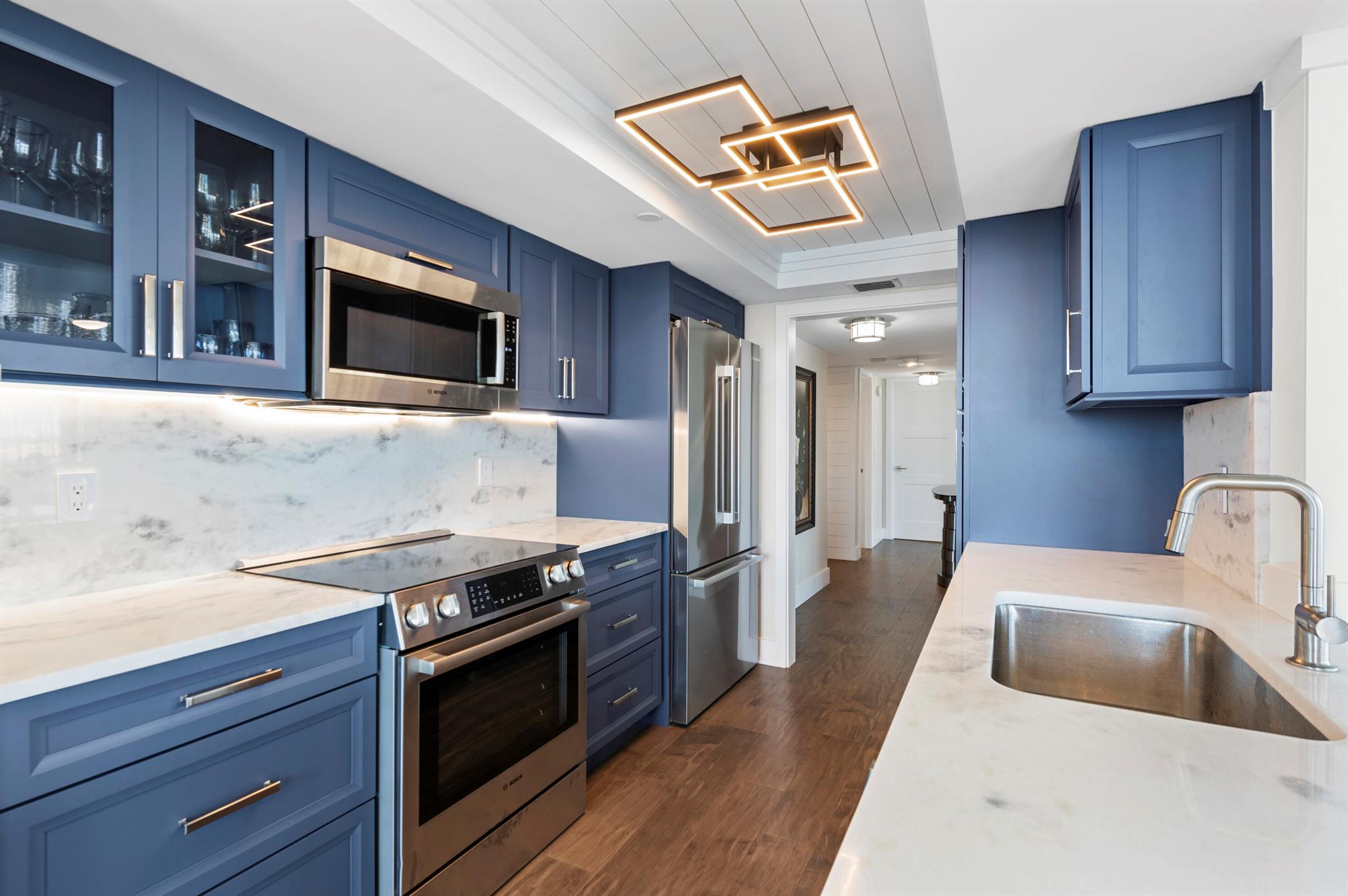 899 Jeffery Street 414