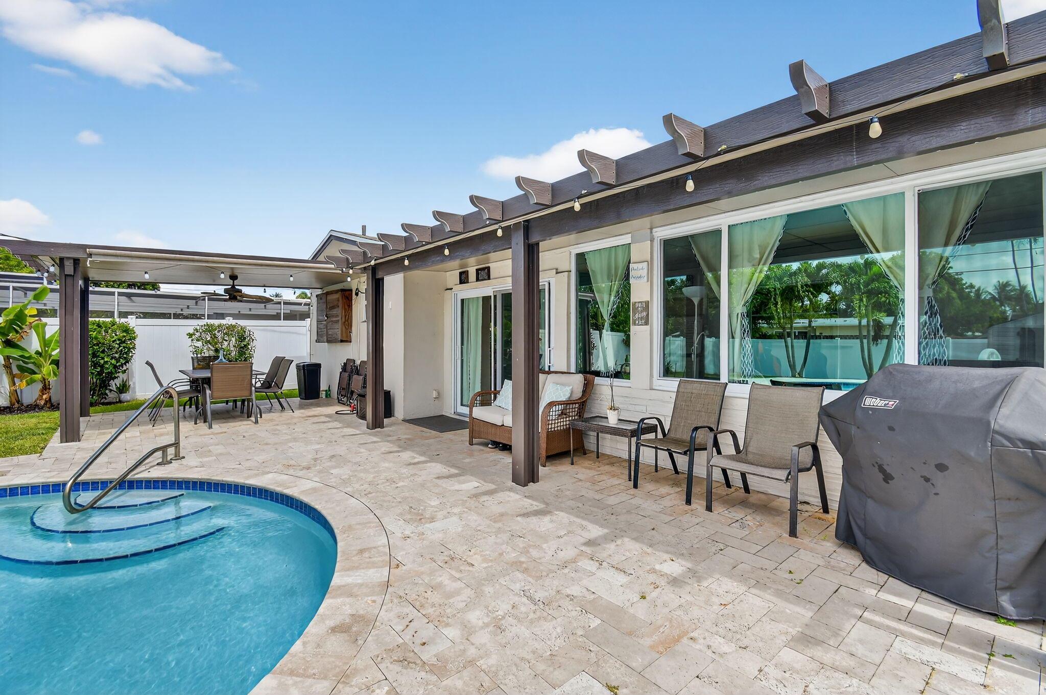 HOLLYWOOD HILLS - Residential