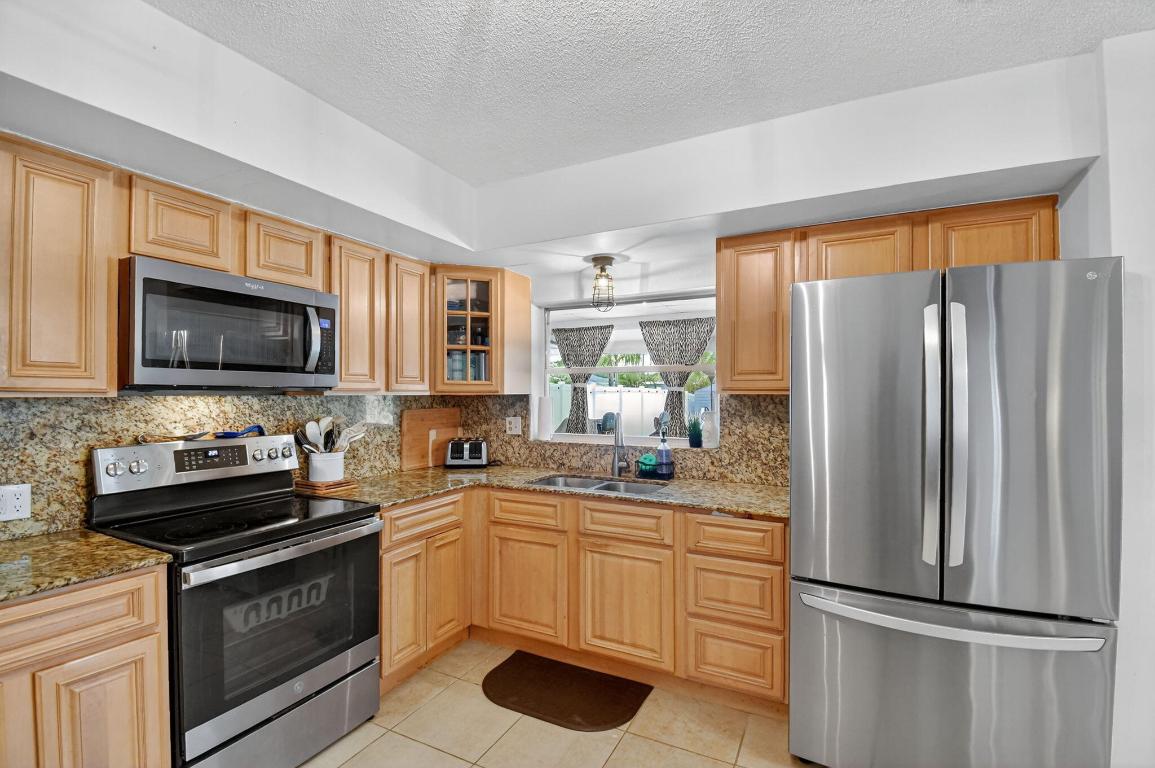 HOLLYWOOD HILLS - Residential