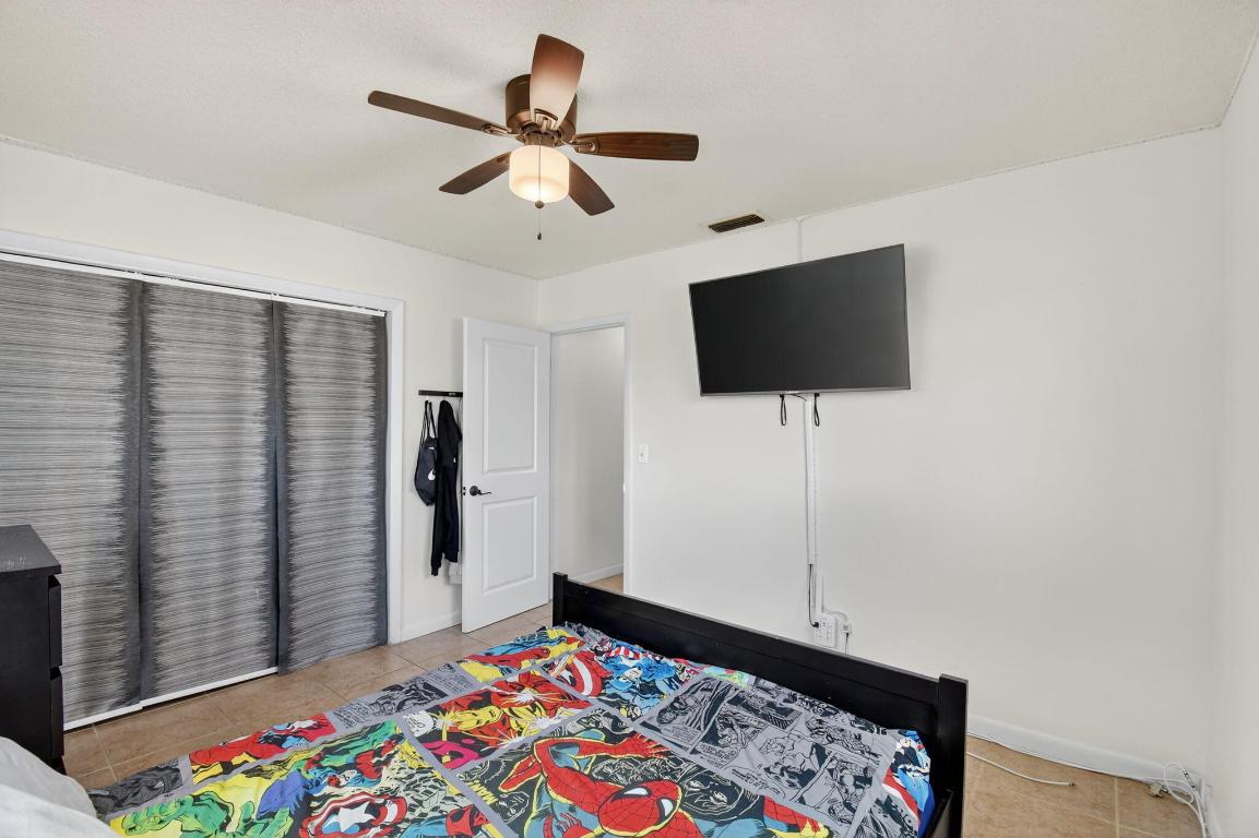 HOLLYWOOD HILLS - Residential