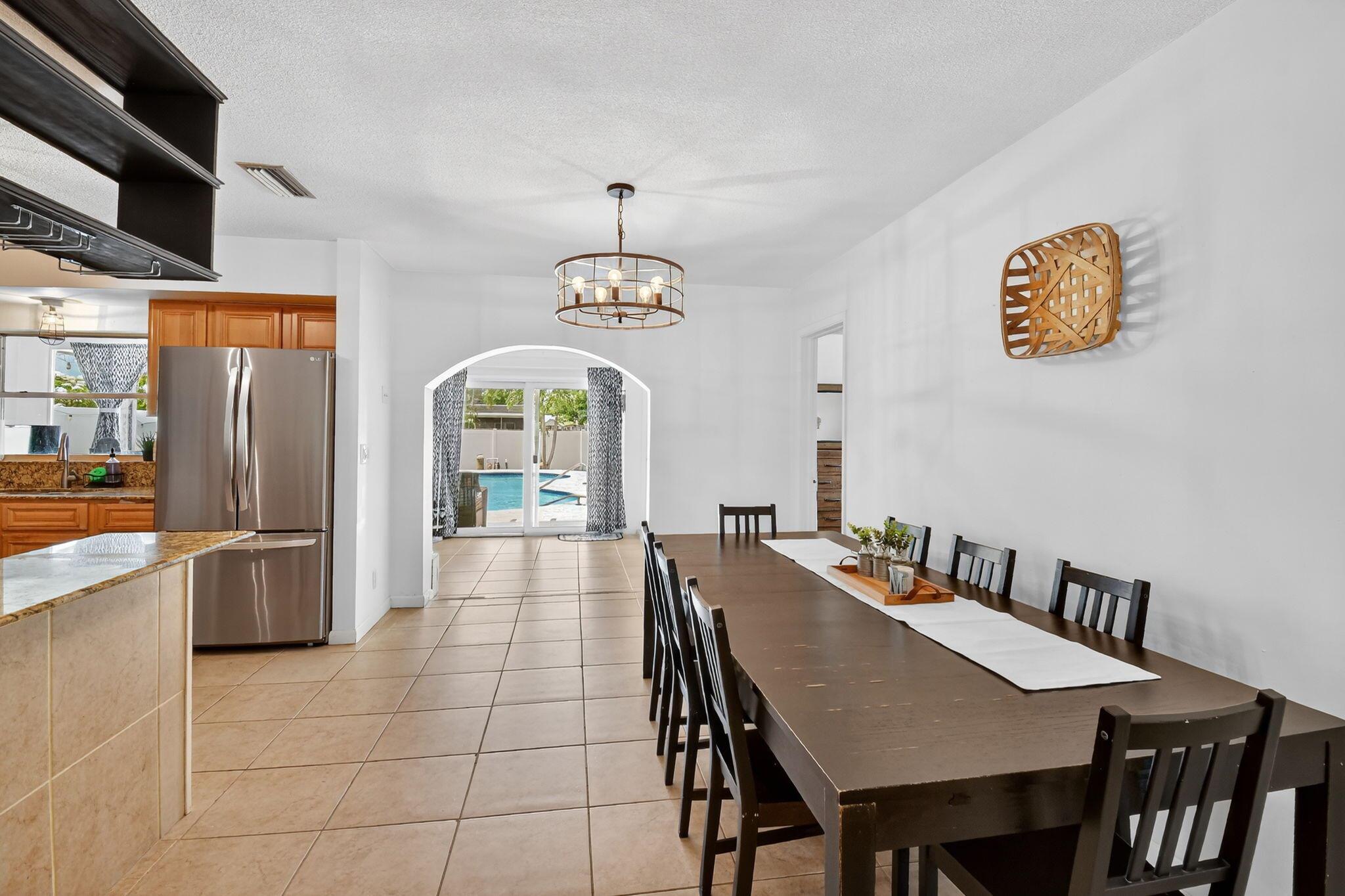 HOLLYWOOD HILLS - Residential