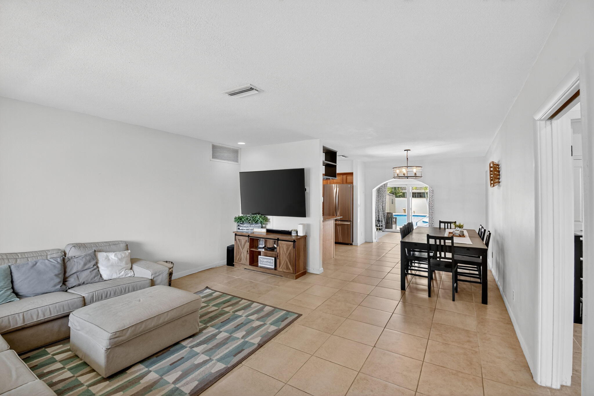HOLLYWOOD HILLS - Residential