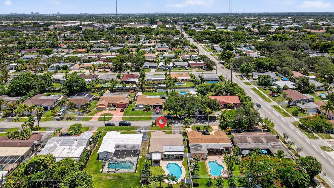 HOLLYWOOD HILLS - Residential