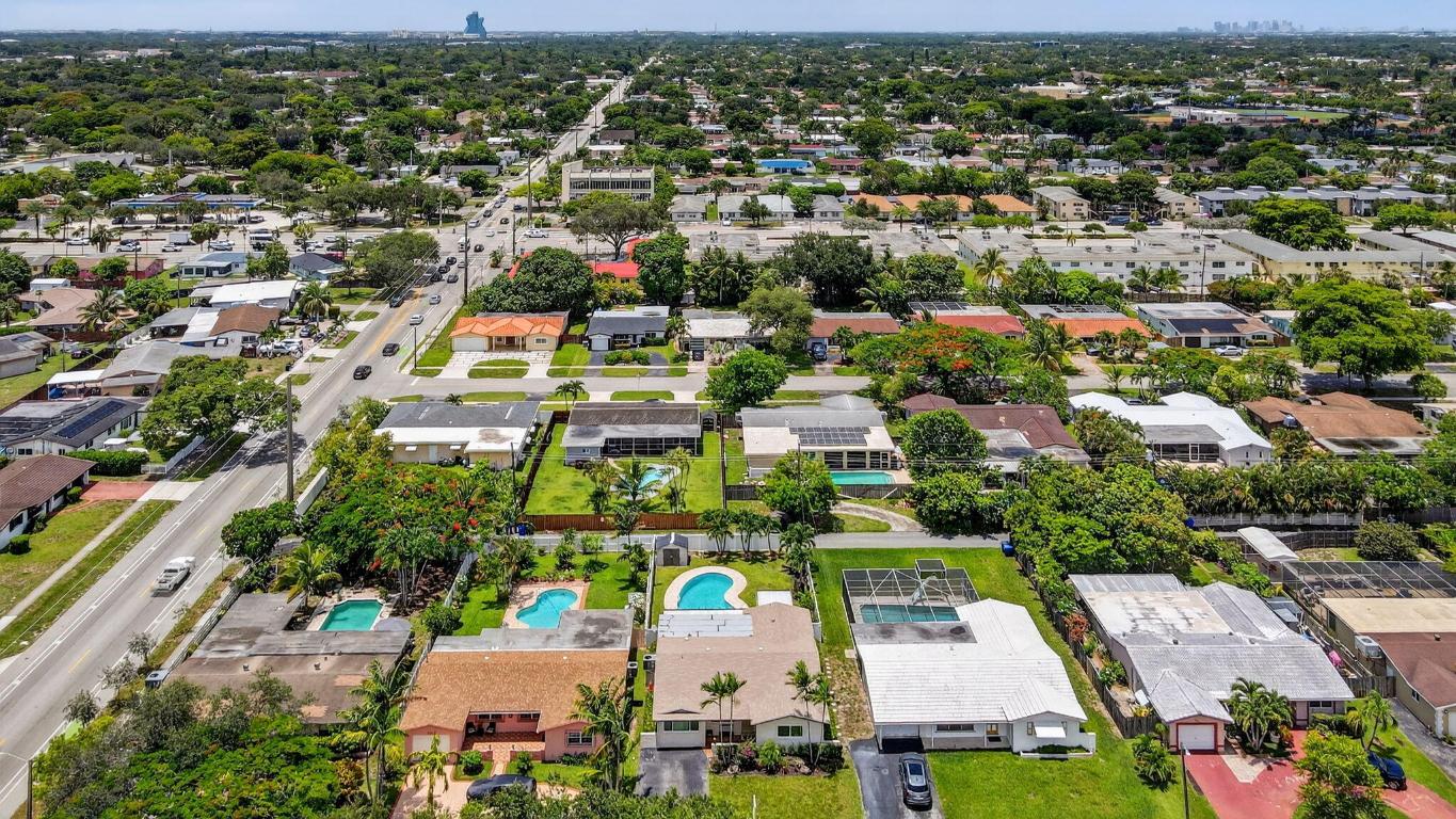 HOLLYWOOD HILLS - Residential