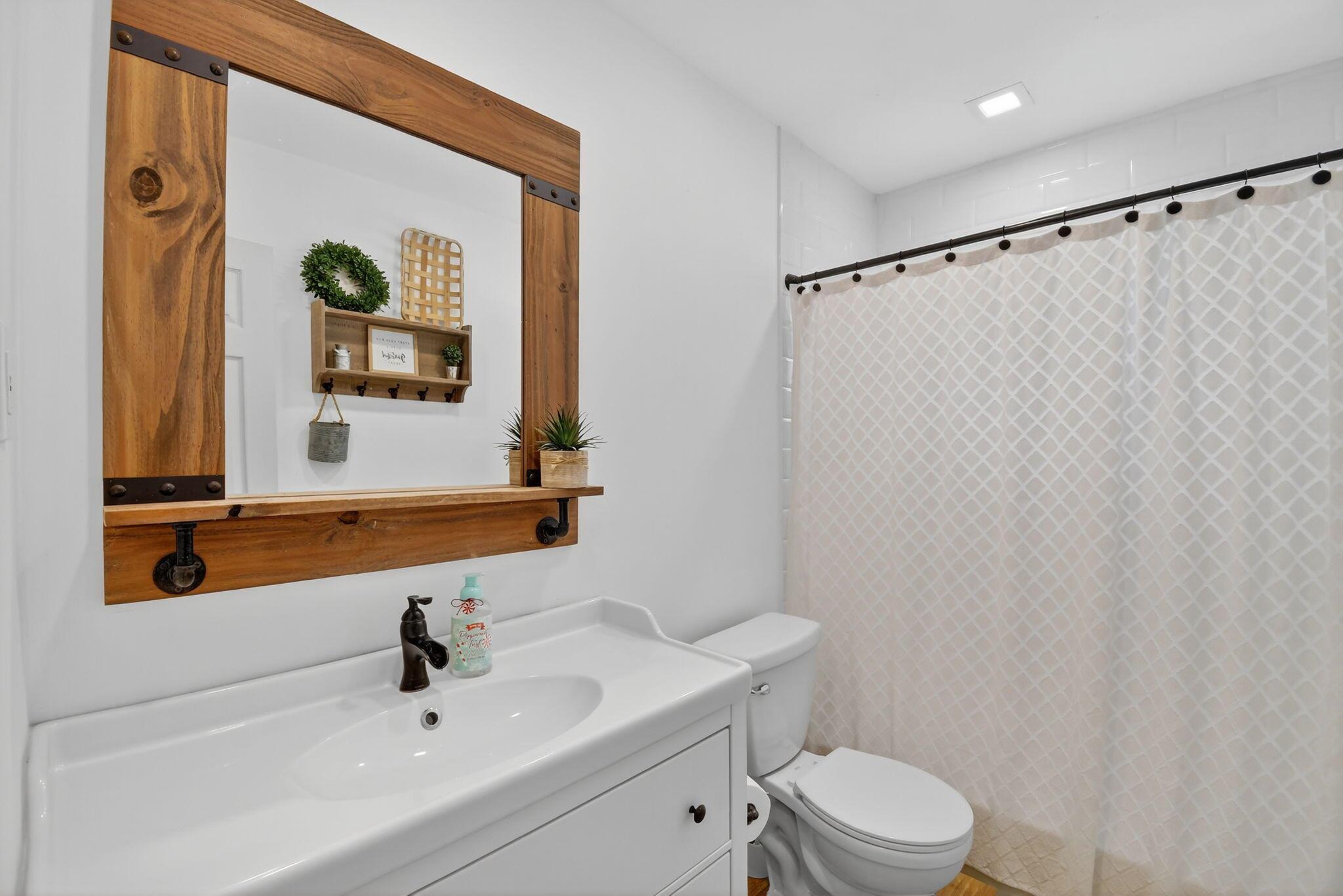 HOLLYWOOD HILLS - Residential