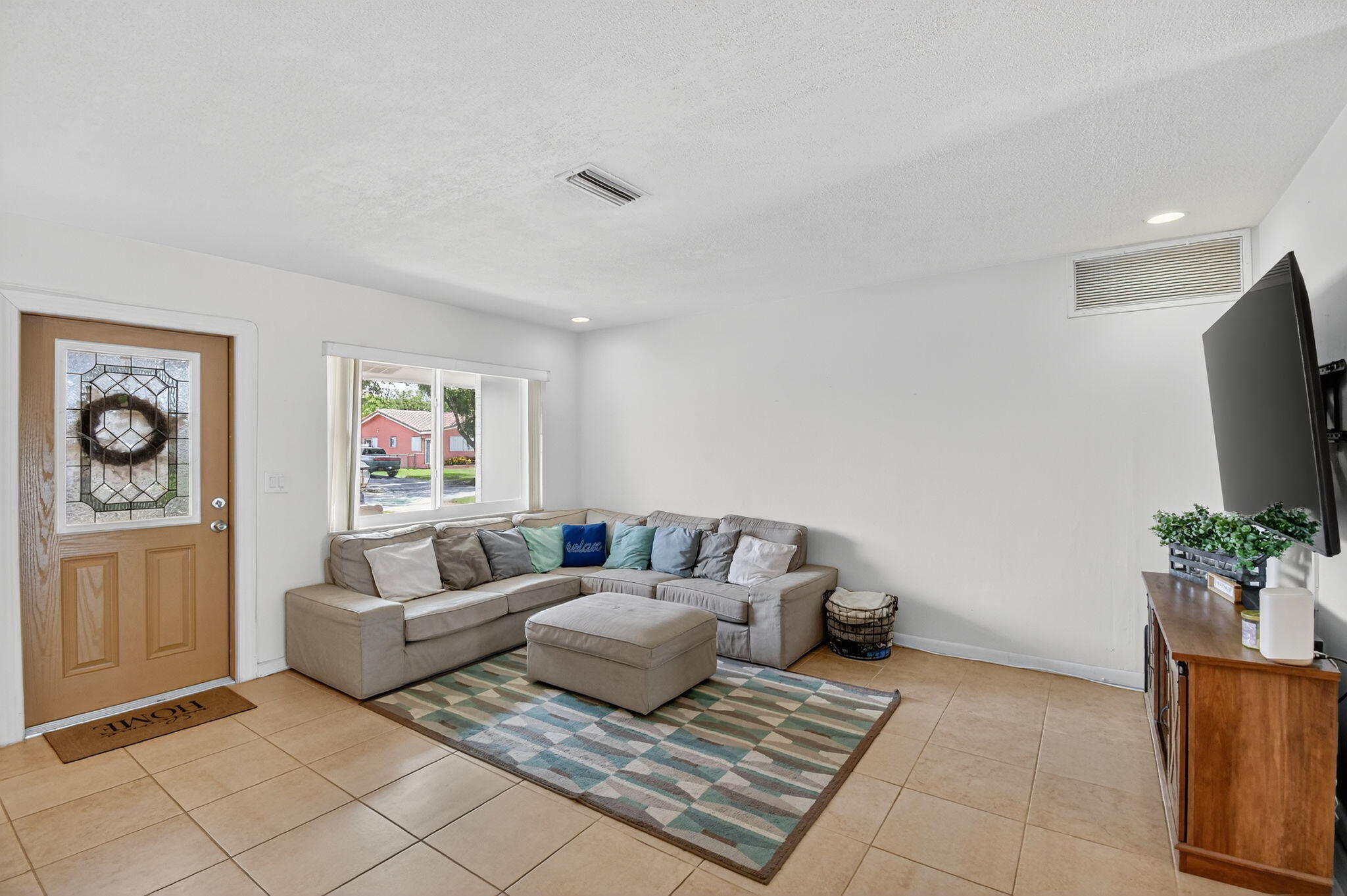 HOLLYWOOD HILLS - Residential