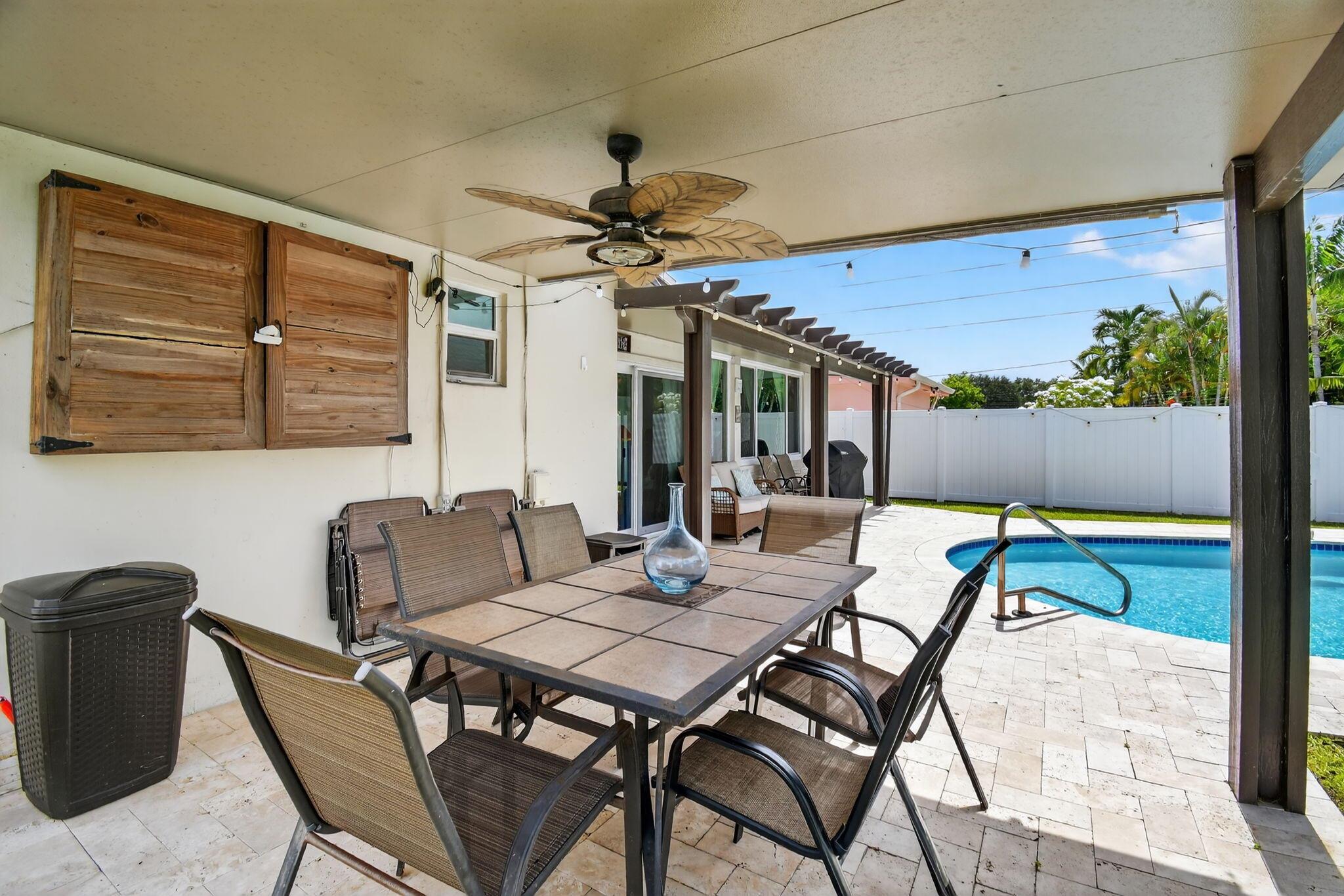 HOLLYWOOD HILLS - Residential