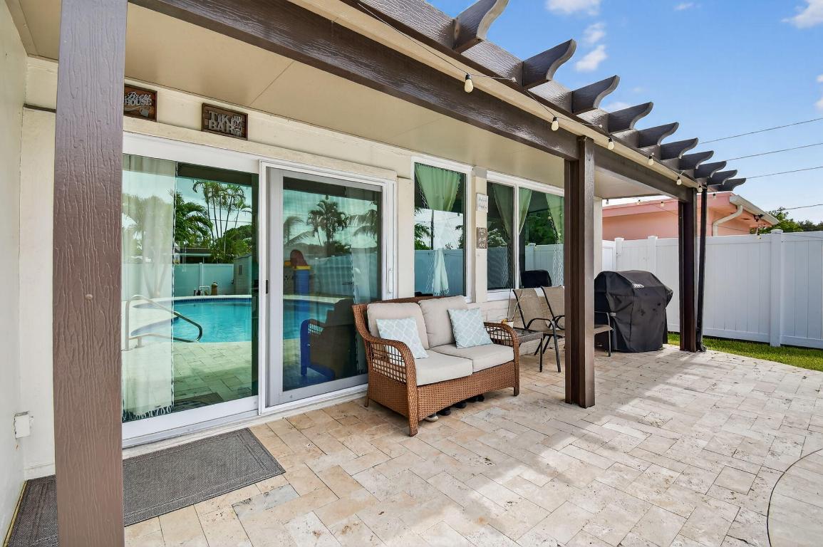 HOLLYWOOD HILLS - Residential