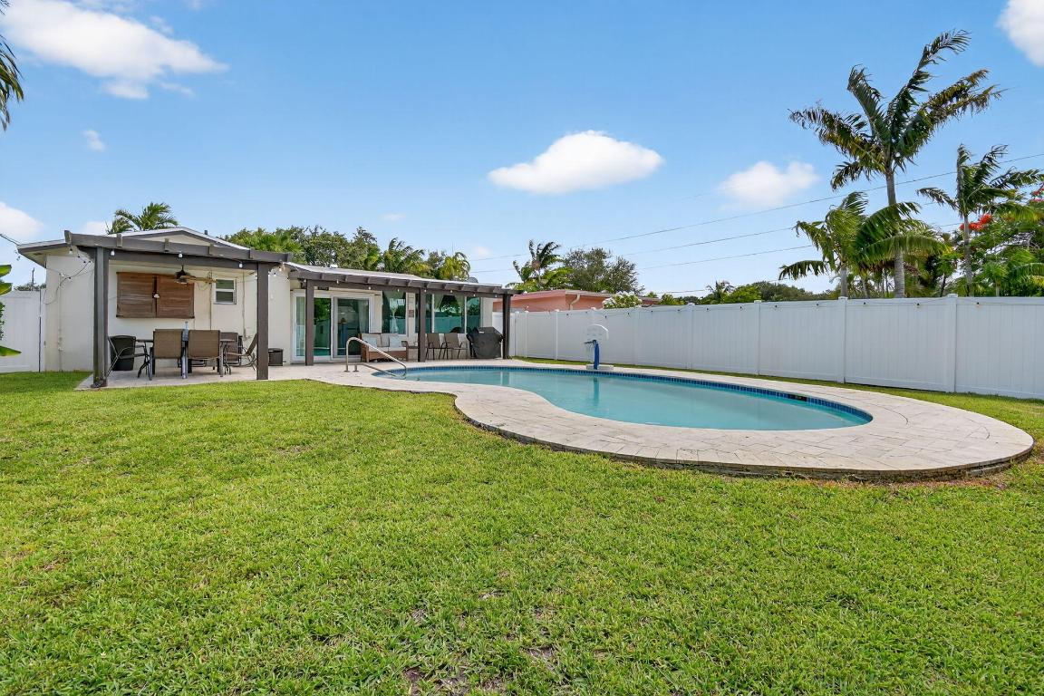 HOLLYWOOD HILLS - Residential