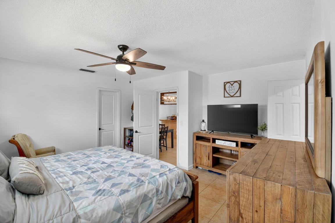 HOLLYWOOD HILLS - Residential