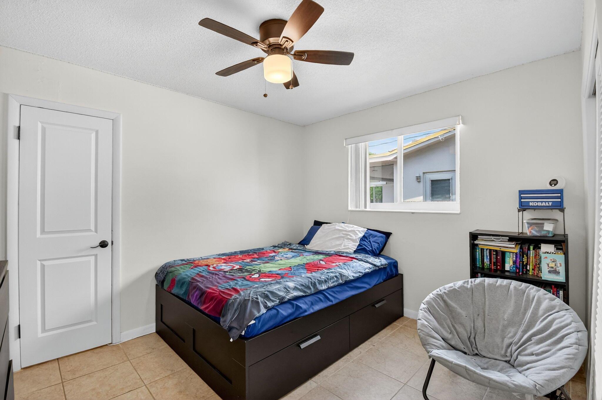 HOLLYWOOD HILLS - Residential