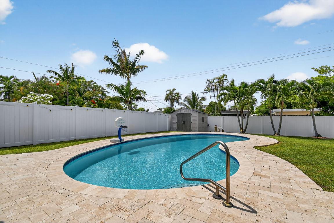 HOLLYWOOD HILLS - Residential