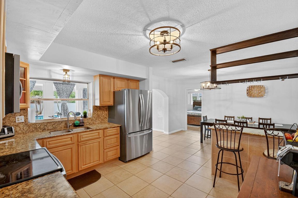 HOLLYWOOD HILLS - Residential