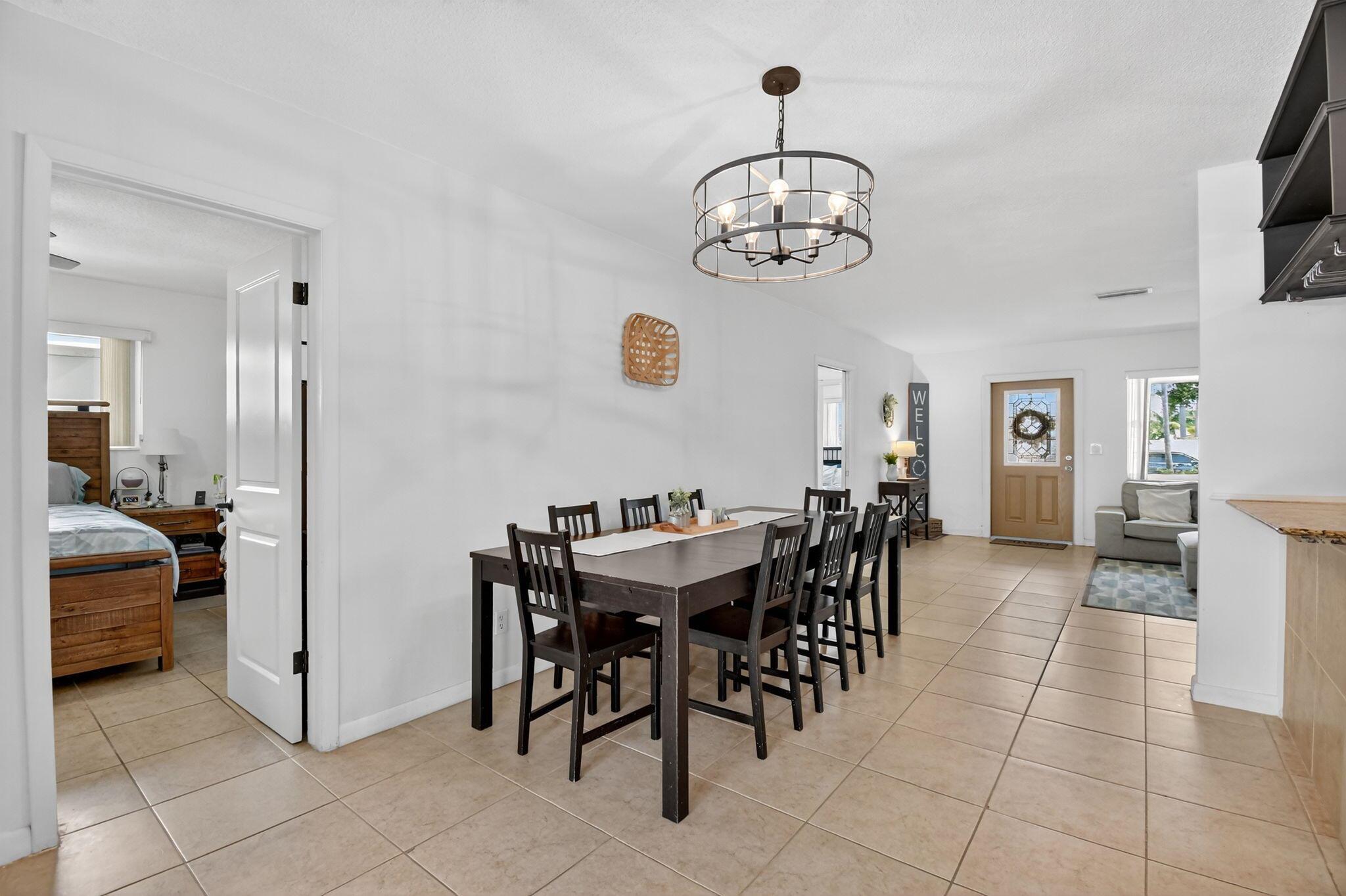 HOLLYWOOD HILLS - Residential