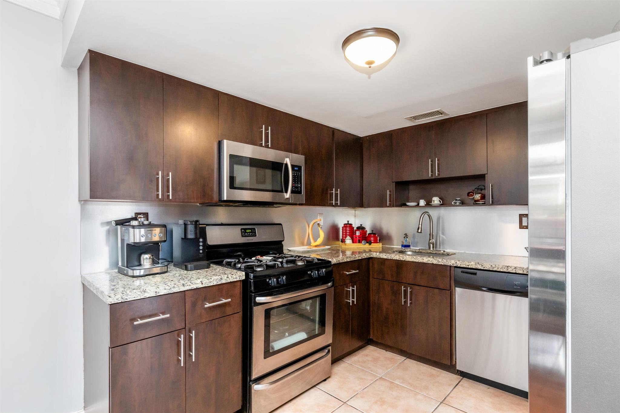 MISSIONWOOD AT MIRAMAR CO - Residential