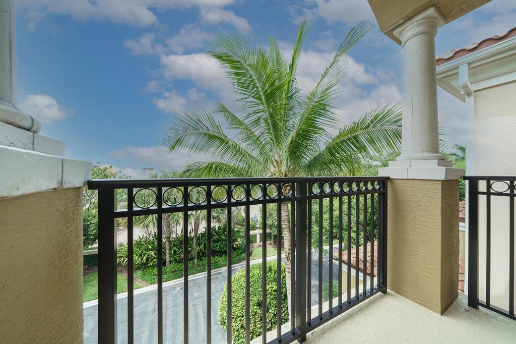 CASA DEL SOL OF TEQUESTA - Residential Lease